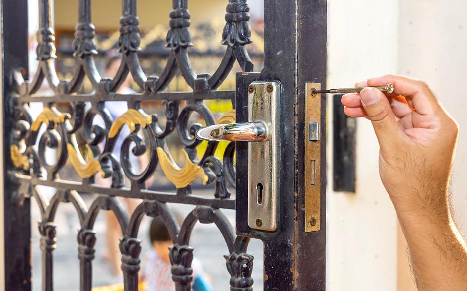 changer serrure porte Paris 12